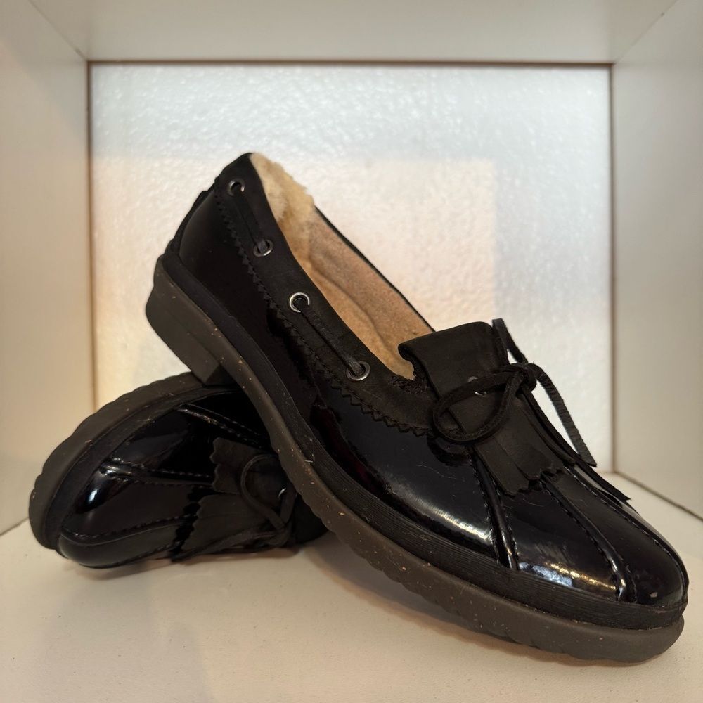 UGG Black Leather Shearling Lined Moccasins Slip On Shoes Size 7 Cozy Winter
